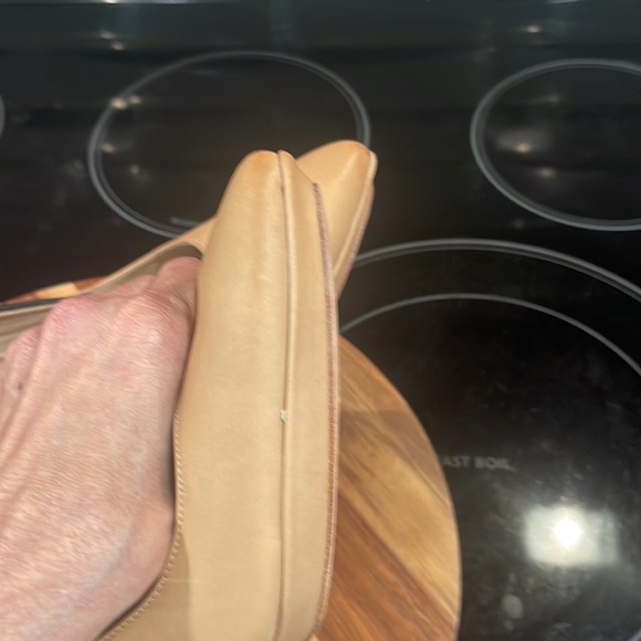 BCBG MAXAZRIA Women ama-Raine Pointed Toe Pumps Shoes - Picture 3 of 7